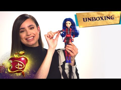 The Evie Doll 💙 | Unboxing with Sofia Carson 📦 | Descendants 3